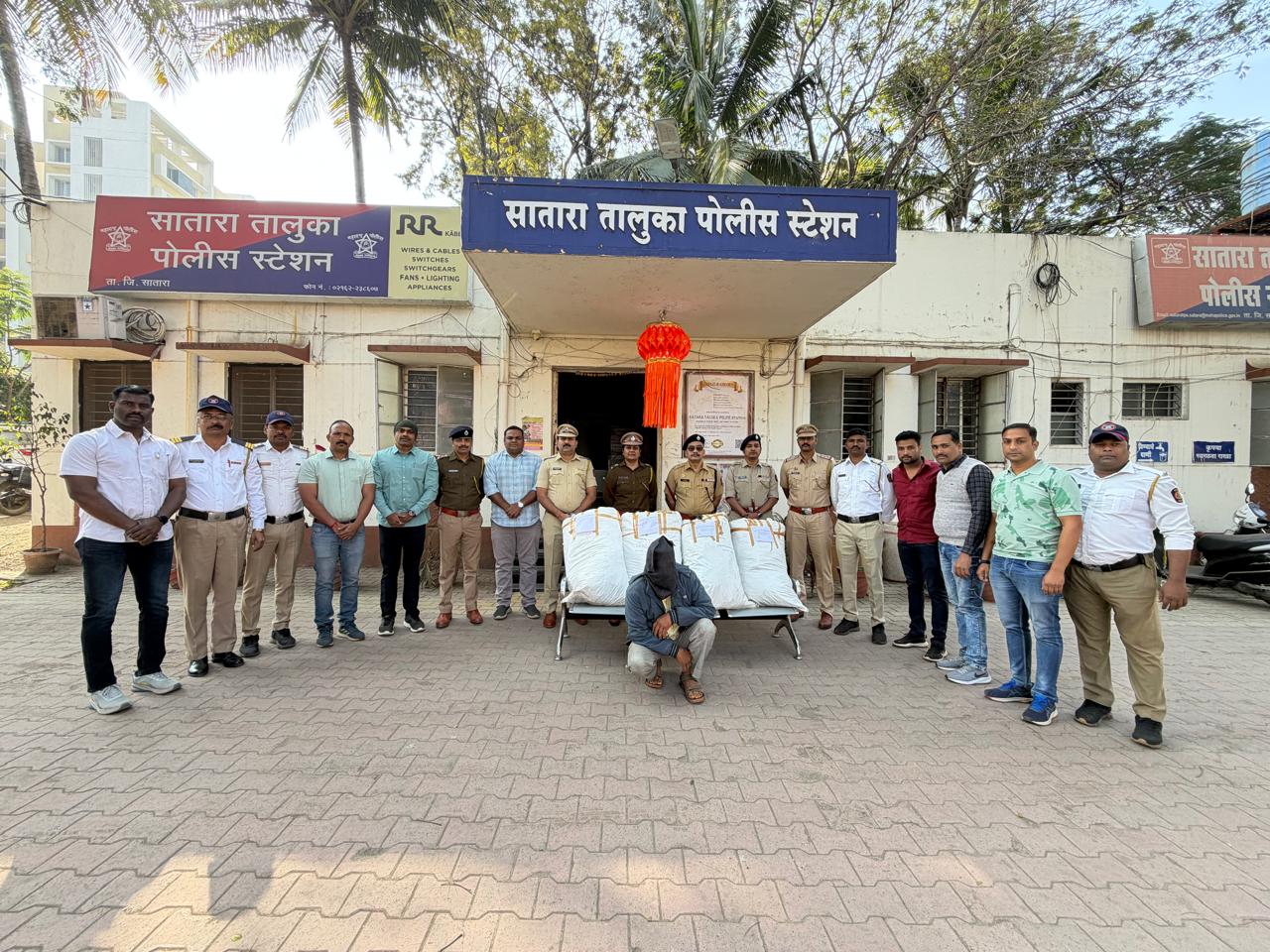 गव्हाच्या पिकात नशिल्या शेतीचा पर्दाफाश पाली गावात तब्बल 51 किलो असा गांजा जप्त