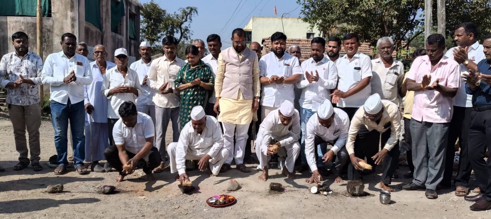 आ.सदाभाऊ खोत यांच्या उपस्थितीत शिवथरमध्ये विकासकामांचे भूमिपूजन