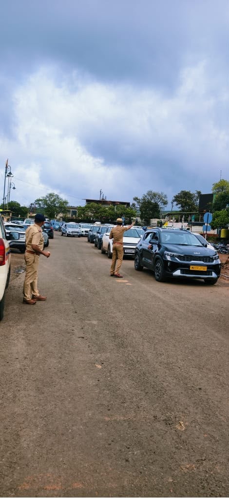पदभार स्वीकारताच वेण्णा लेकवर उतरले PI हर्षद गालिंदे; वाहतूक कोंडीवर तात्काळ कारवाई