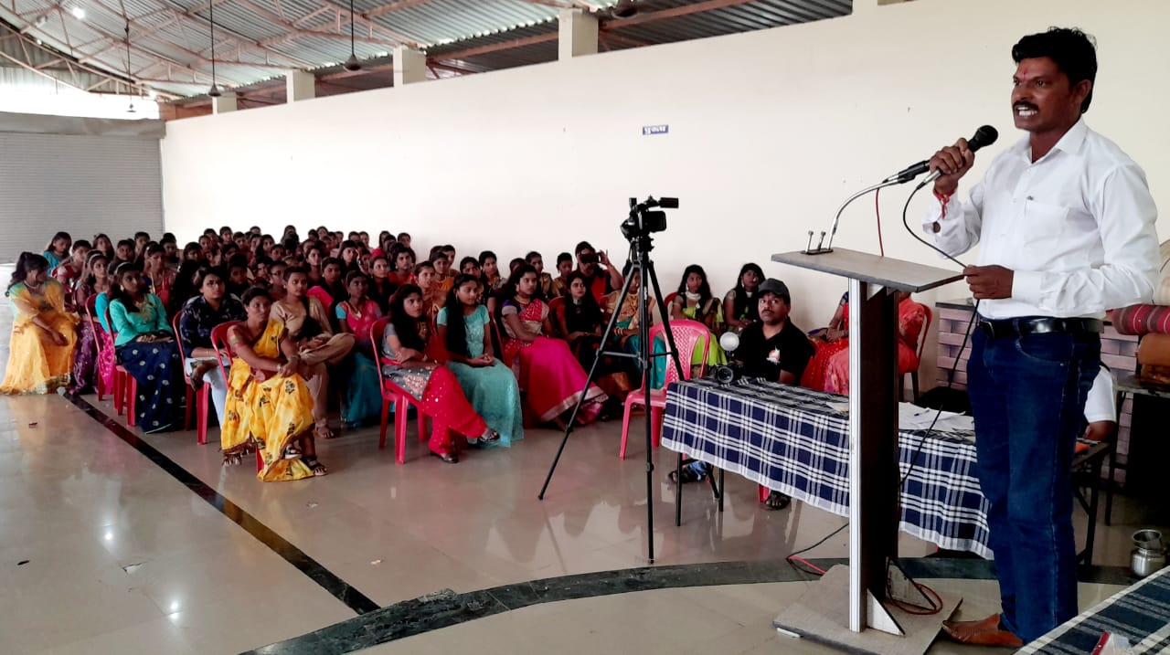 जीएआयटीच्या माध्यमातून विद्यार्थीनी प्रगती साधावी - व्याख्याते प्रा. देसाई