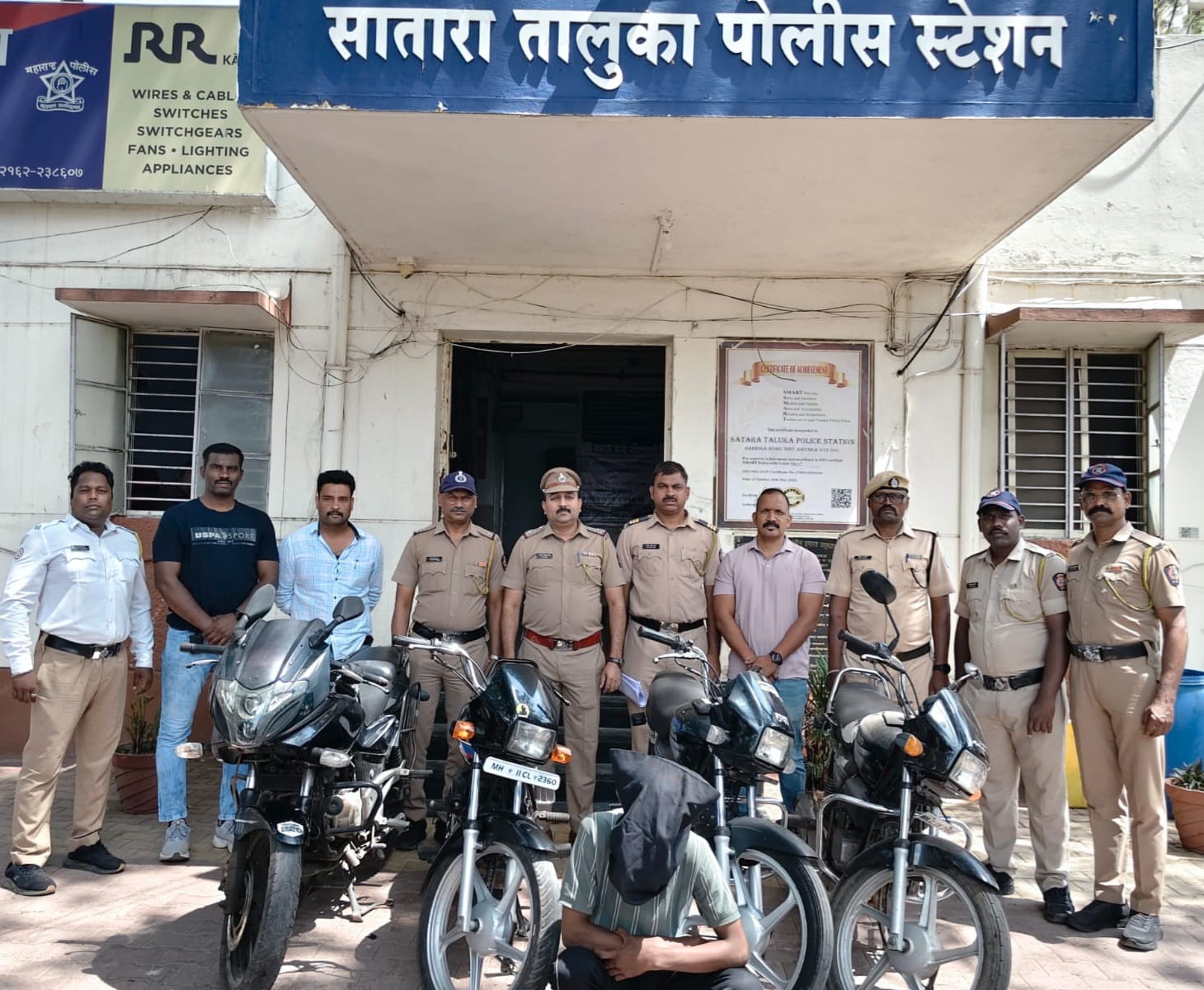 सातारा तालुक्यात चोरीच्या दुचाकींचा पर्दाफाश; 4 वाहने जप्त : सातारा तालुका पोलिसांची कारवाई