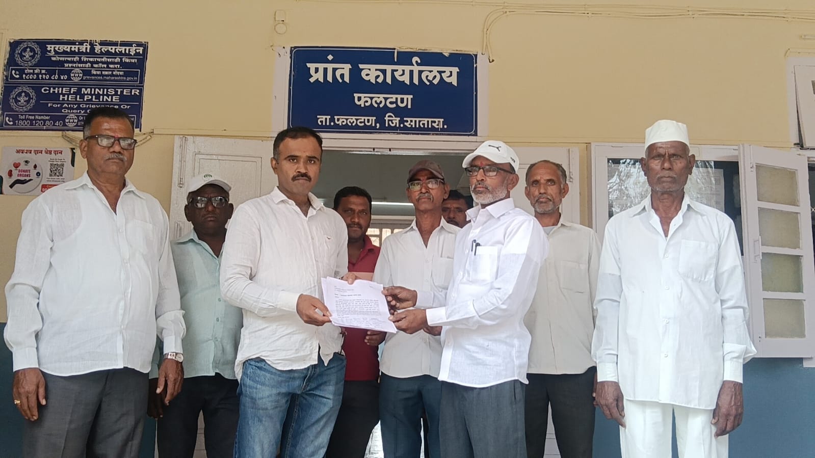 वाठार निंबाळकर येथील शेतकरी आक्रमक. जिल्हा परिषद निवडणुकीत मतदानावर बहिष्कार.