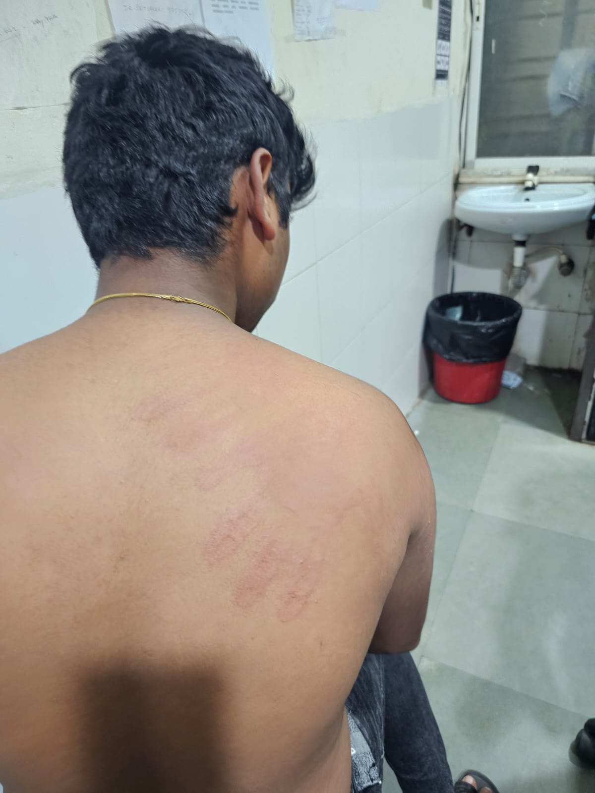 गुरु द्रोणा अकॅडमी फलटण येथे विद्यार्थ्यास मारहाण.